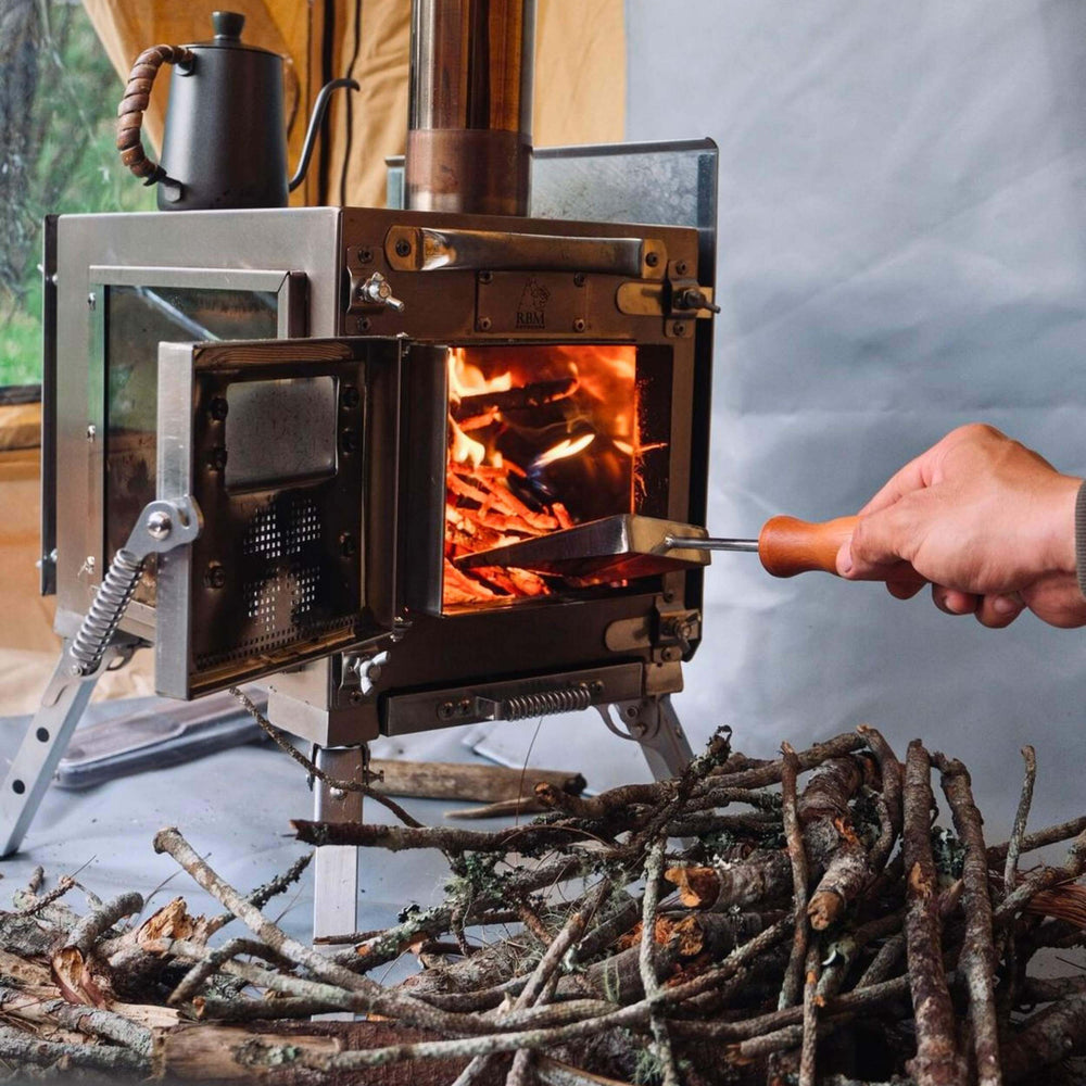 RBM Outdoors Small Wood Stove With Fire-Resistant Glass "Caminus S"