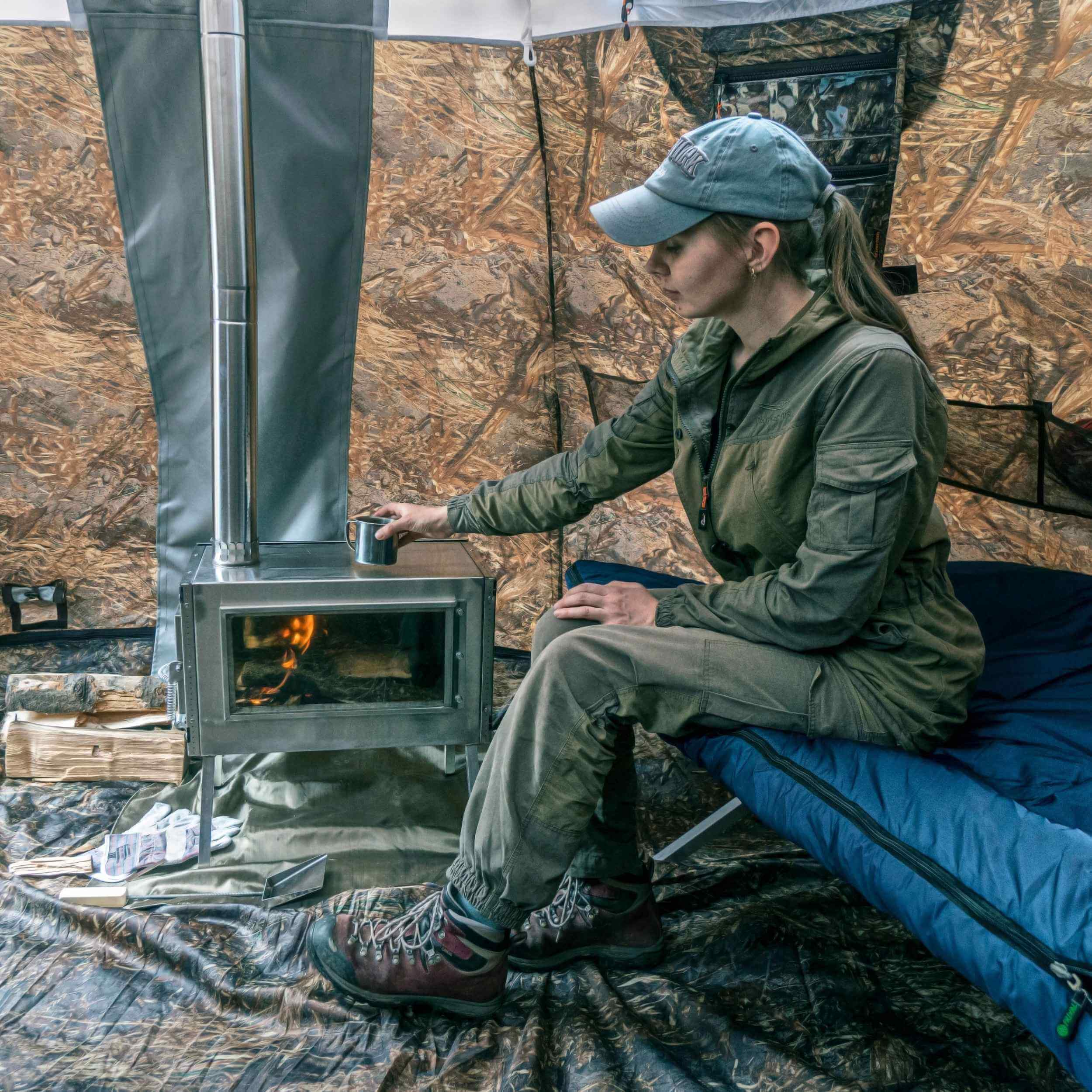 RBM Outdoors Medium Wood Stove With Fire-Resistant Glass 