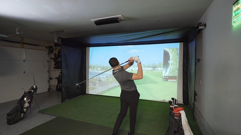 The SportScreen Retractable Golf Studio - Big Horn Golfer