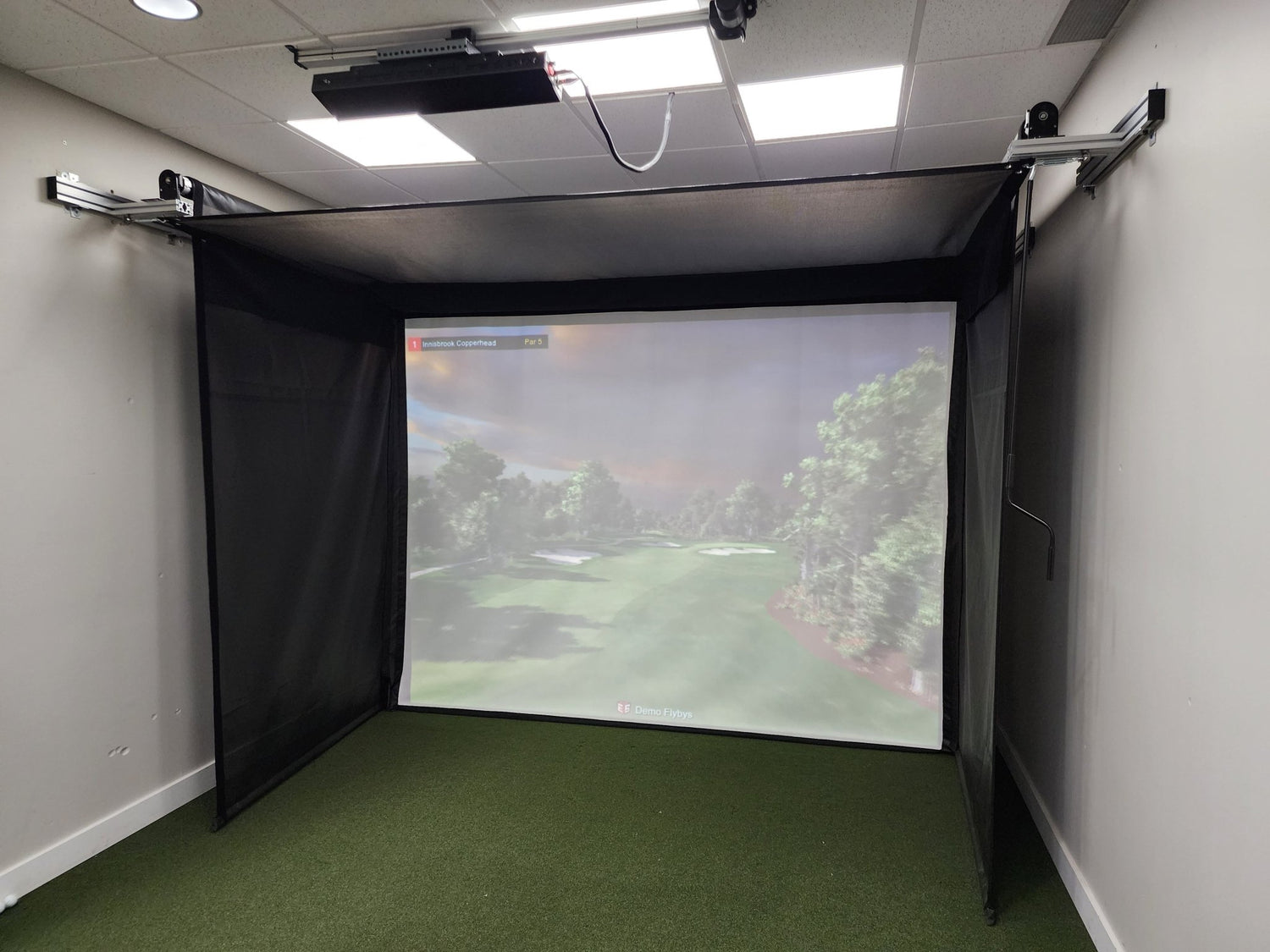 Uneekor EYE XO2 Golf Package with SportScreen Retractable Golf Studio - Big Horn Golfer
